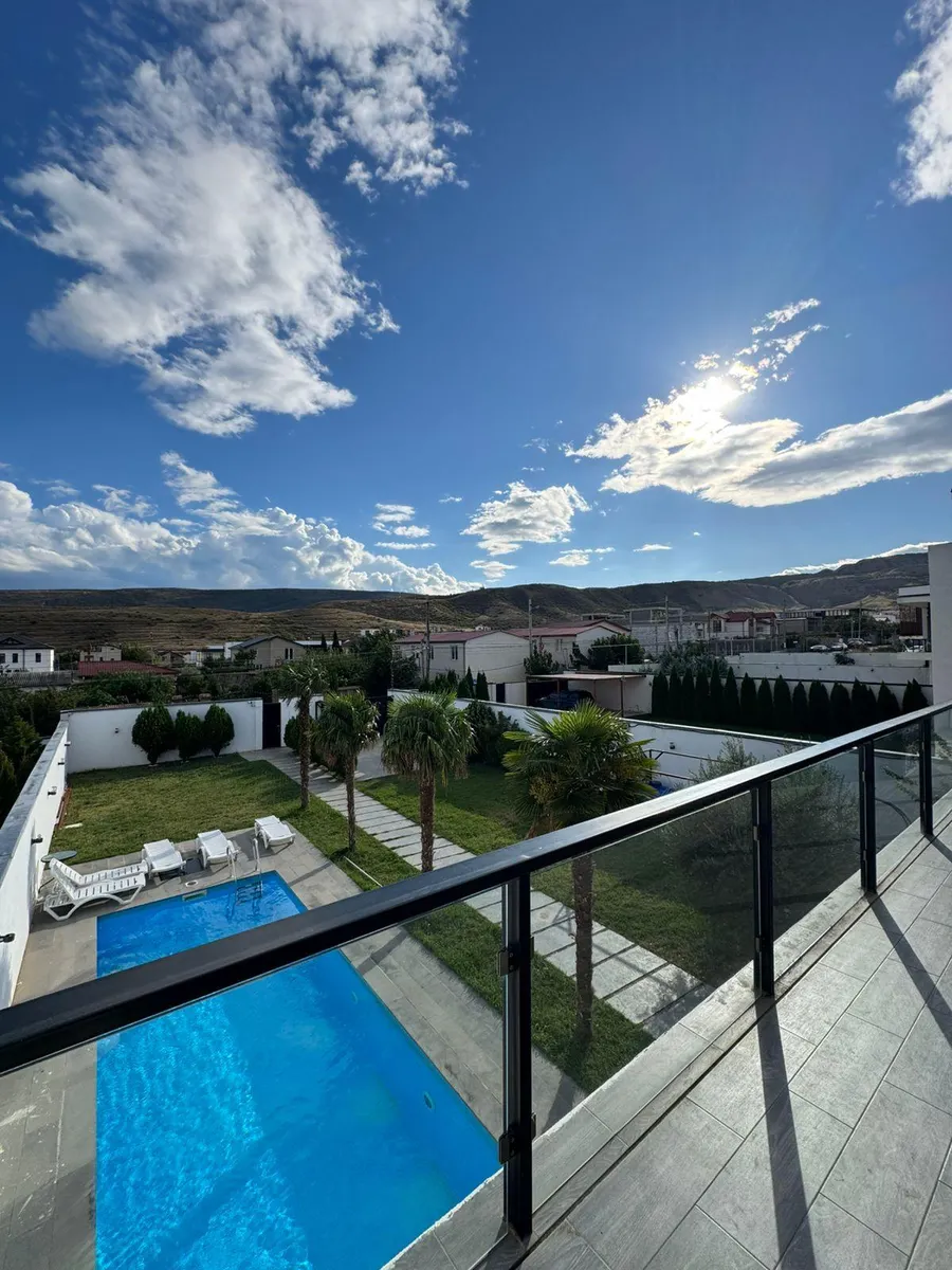House, 5-room, 300 m²