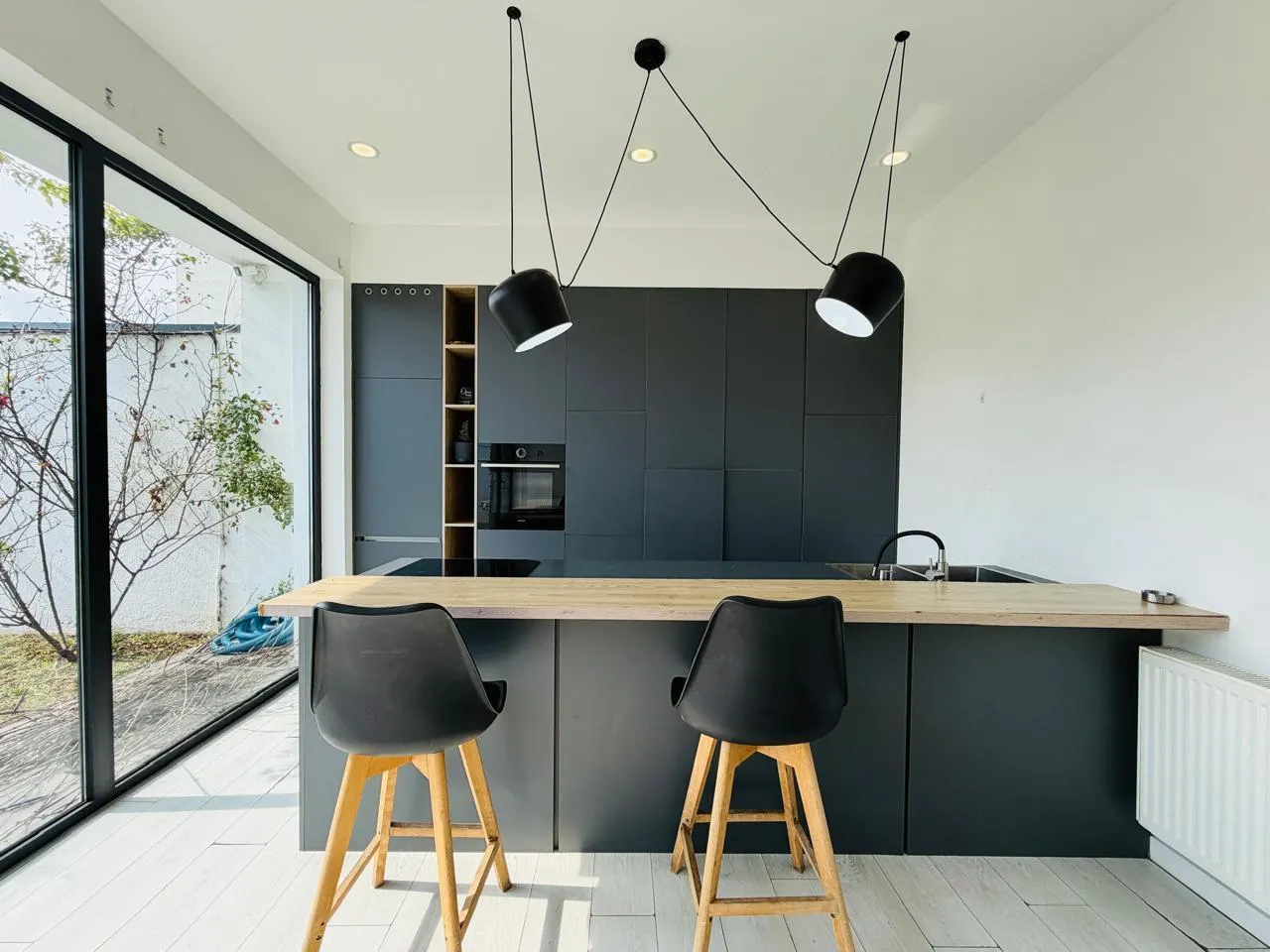 House, 5-room, 250 m²