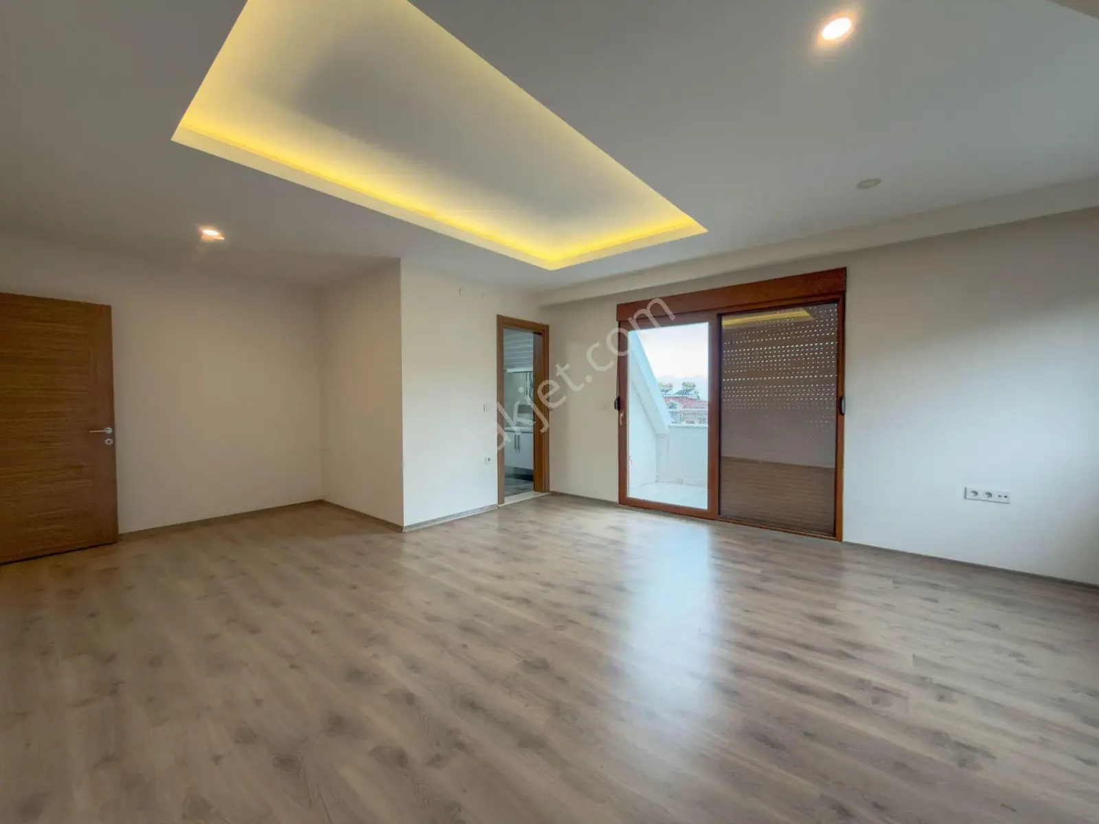 Apartment, 5-room, 182 m²