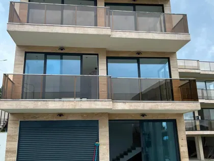 House, 4-room, 350 m²