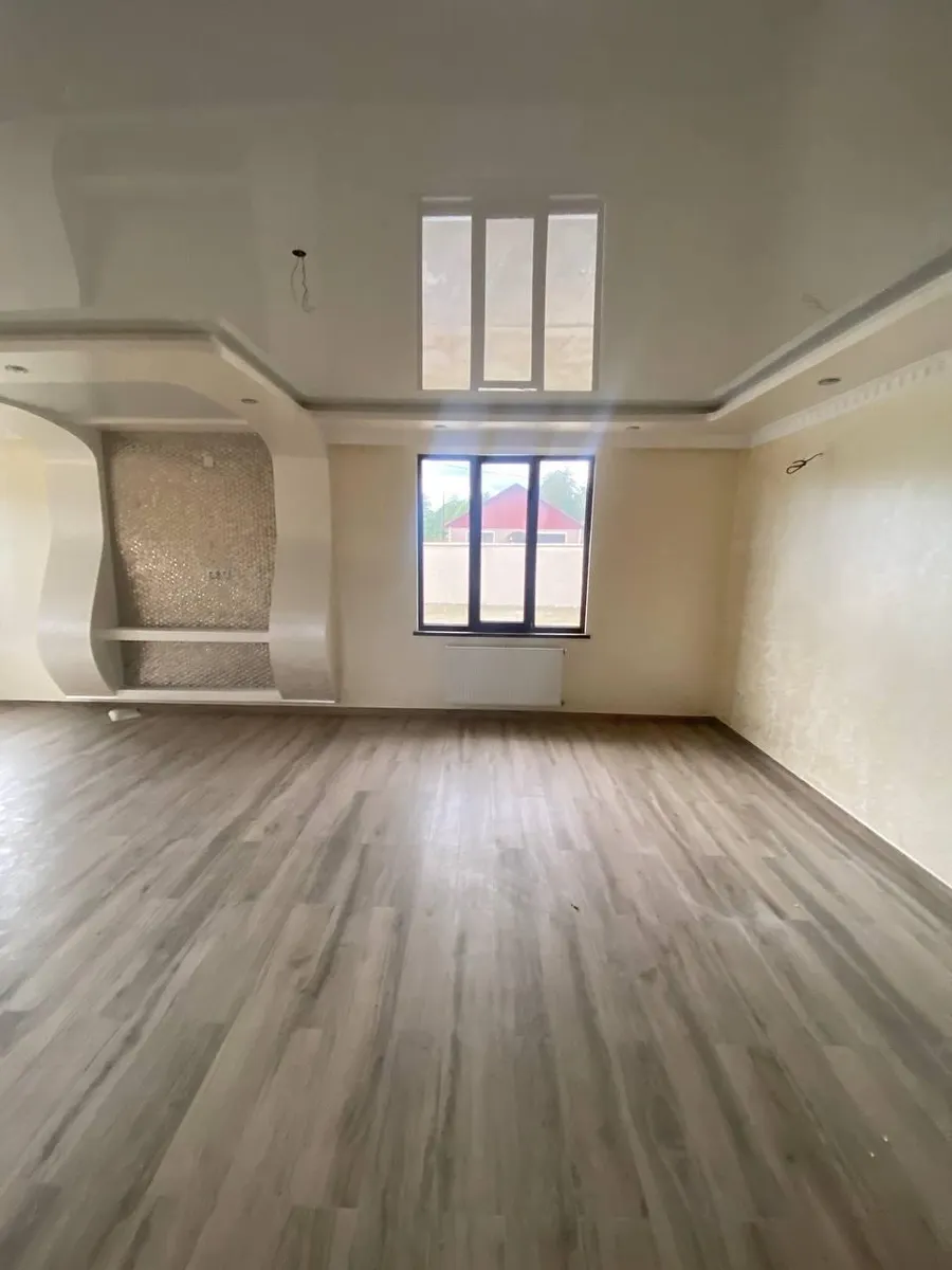 House, 5-room, 250 m²
