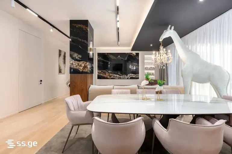Apartment, 5-room, 240 m²
