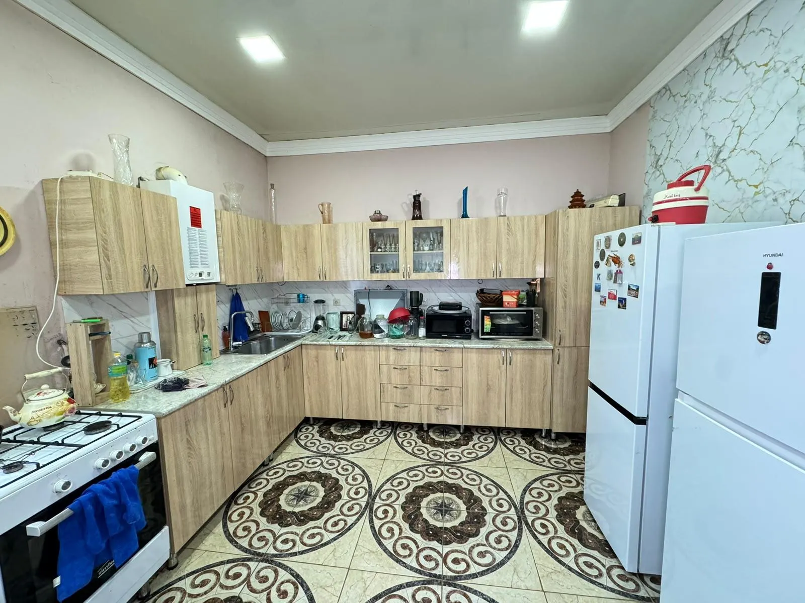 House, 4-room, 200 m²