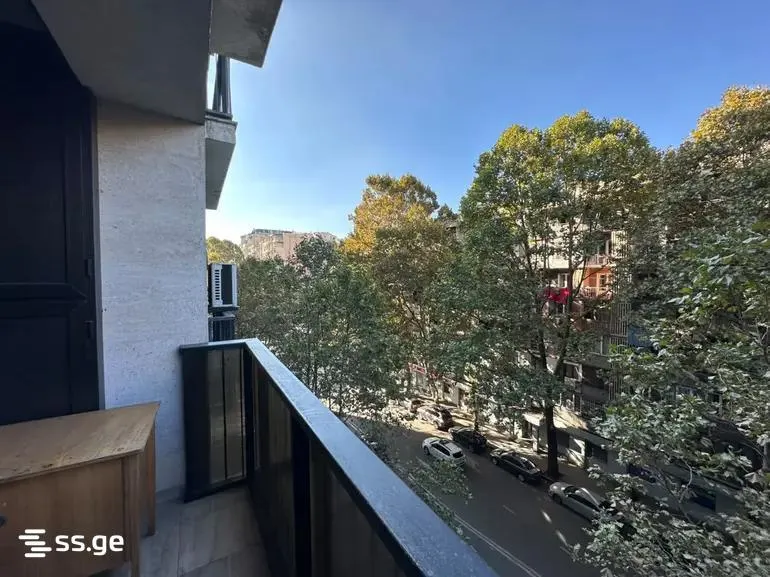 Квартира, 3-комн., 130 м²