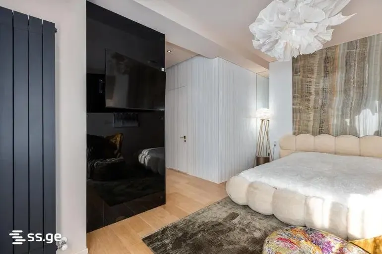 Apartment, 5-room, 240 m²