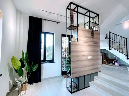 Villa, 5-room, 240 m²