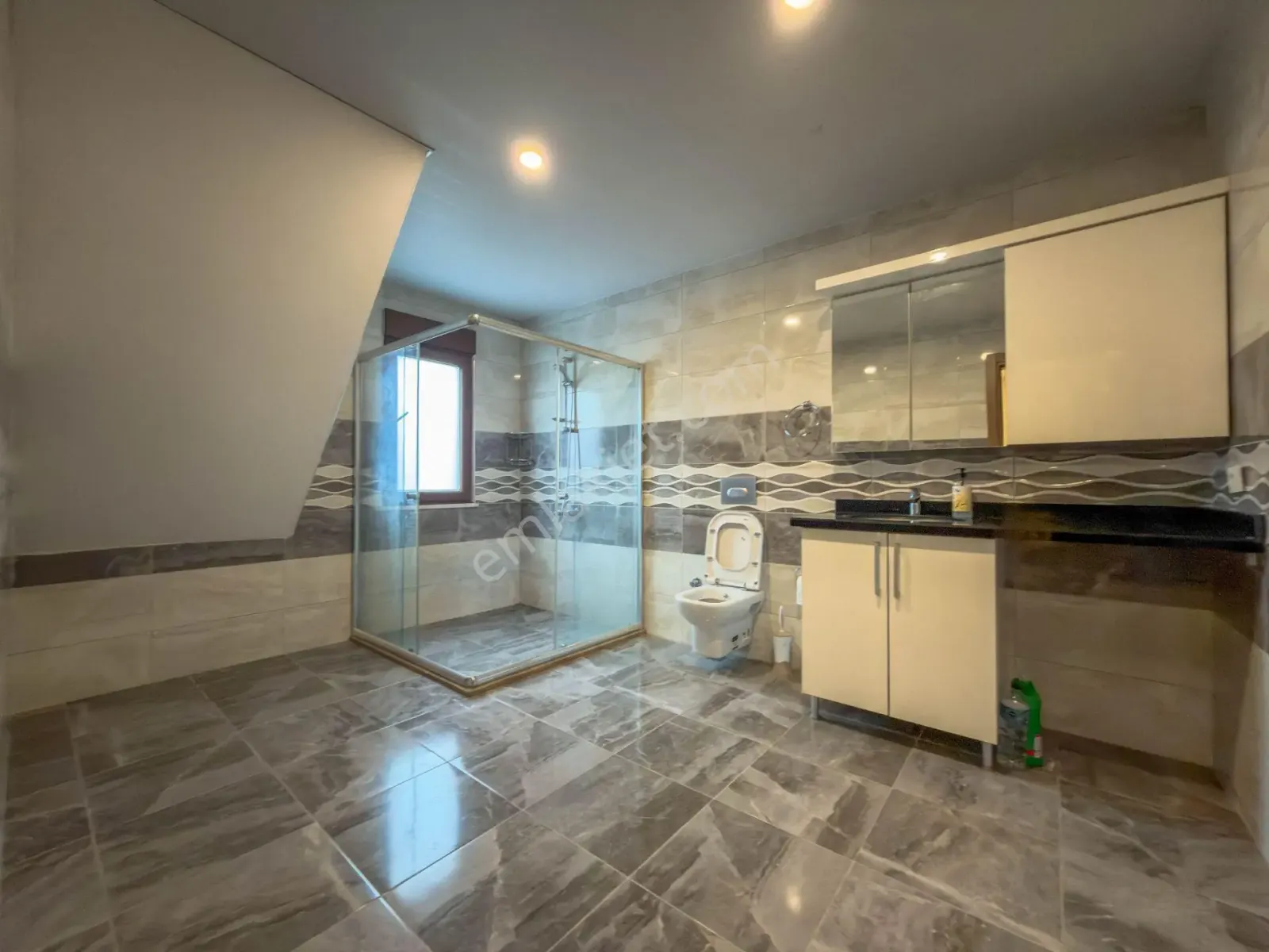 Apartment, 5-room, 182 m²