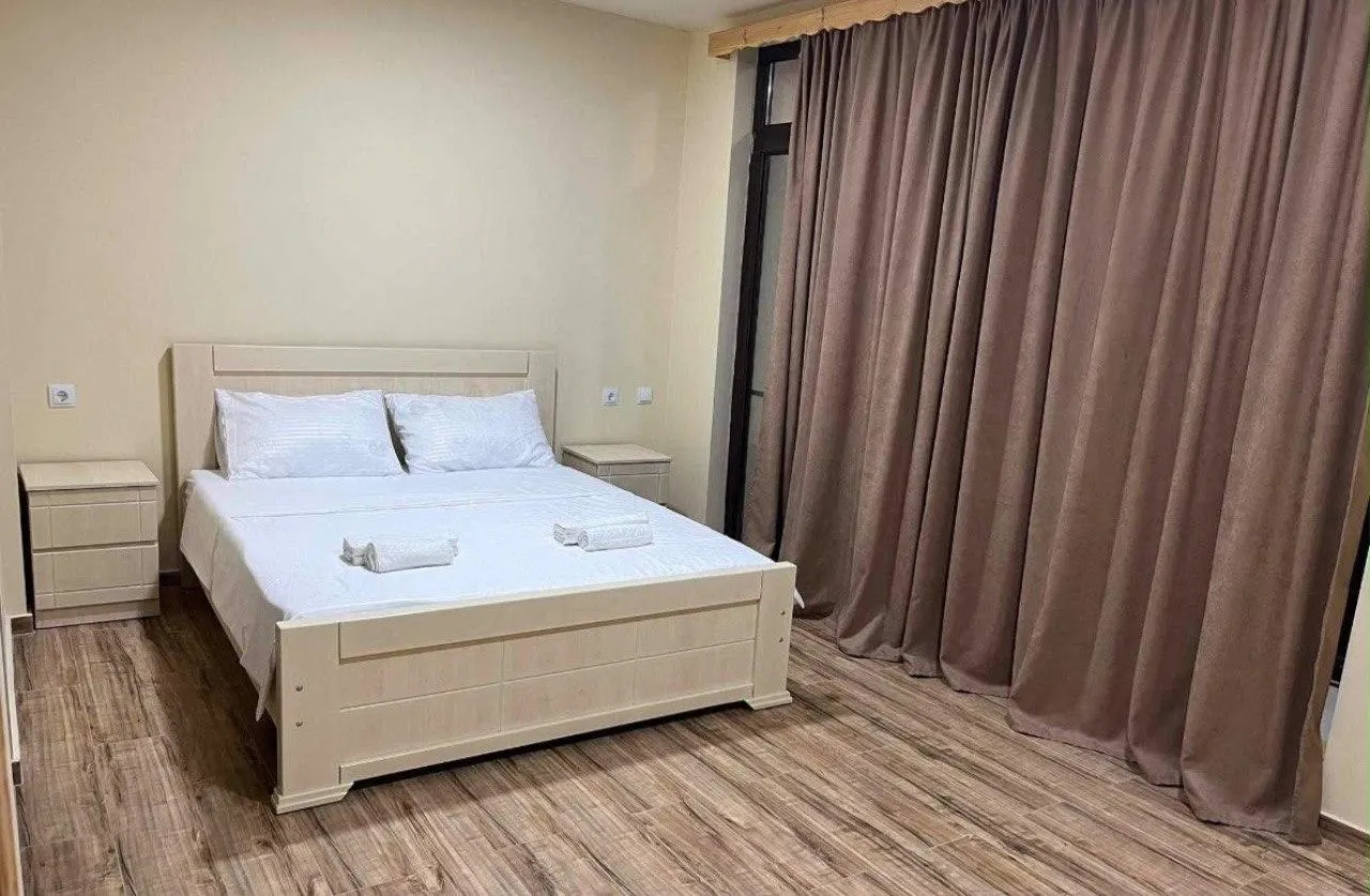 Дом, 5-комн., 200 м²