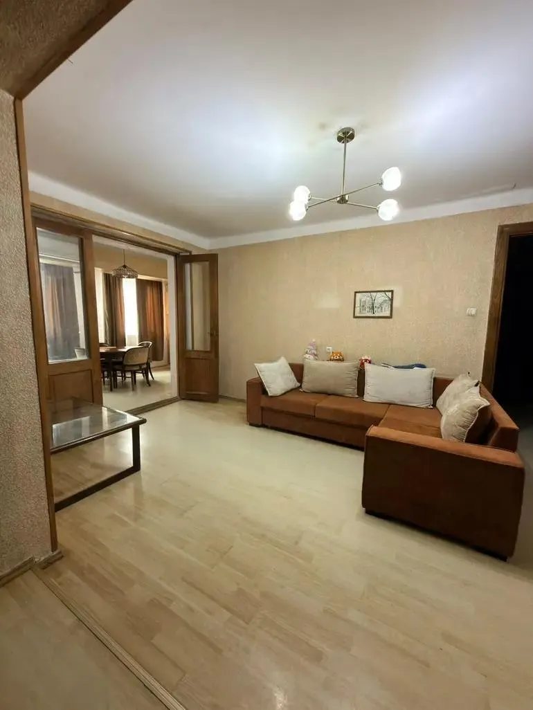 Квартира, 3-комн., 90 м²