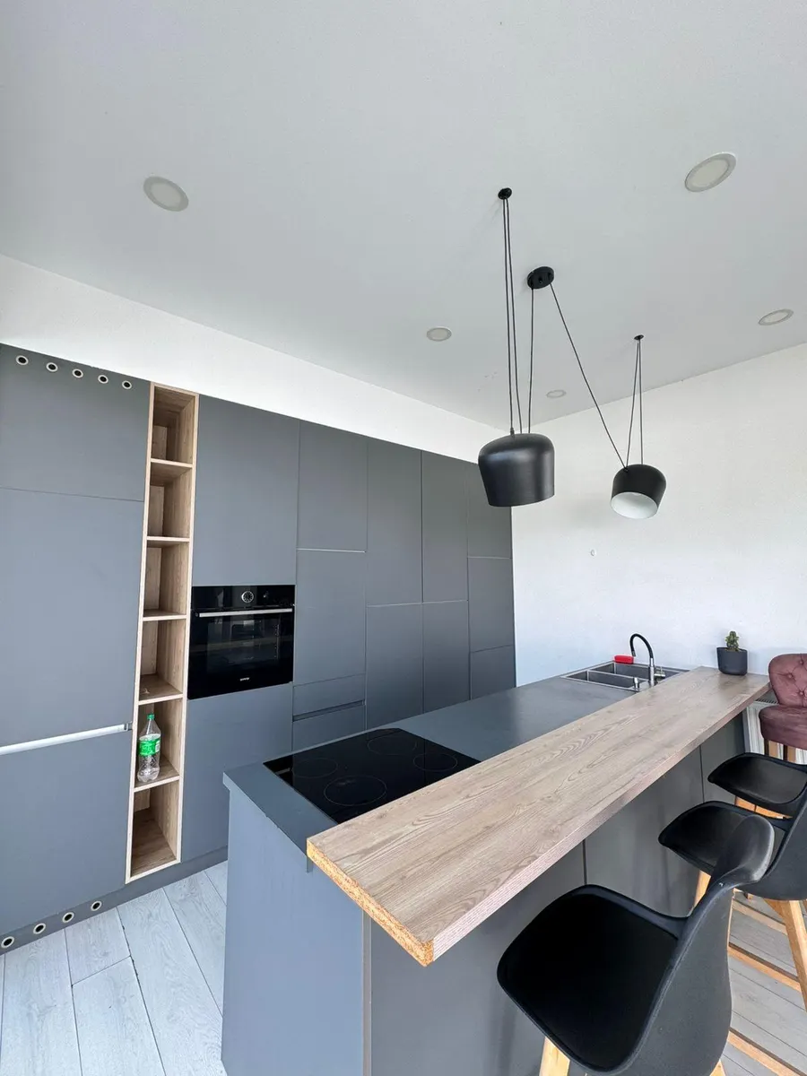 House, 5-room, 300 m²