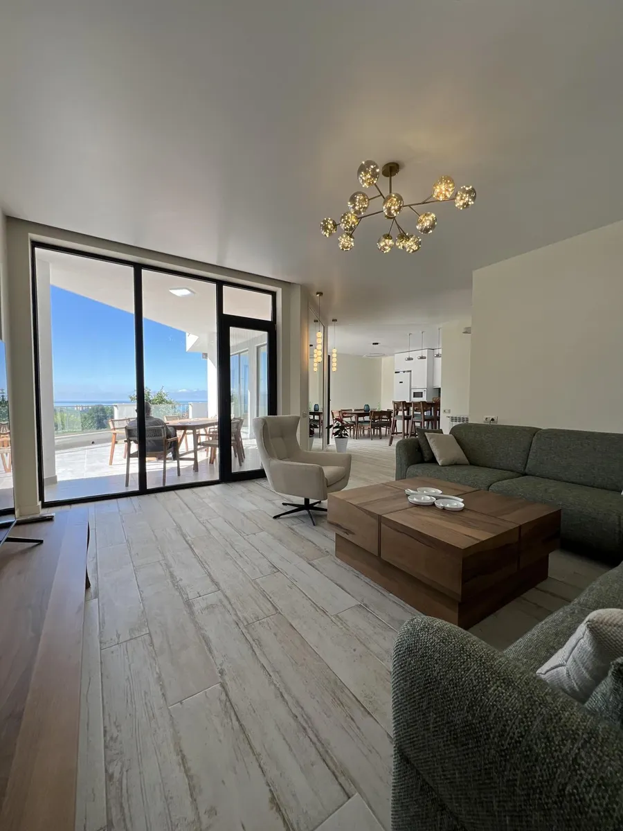 House, 6-room, 417 m²