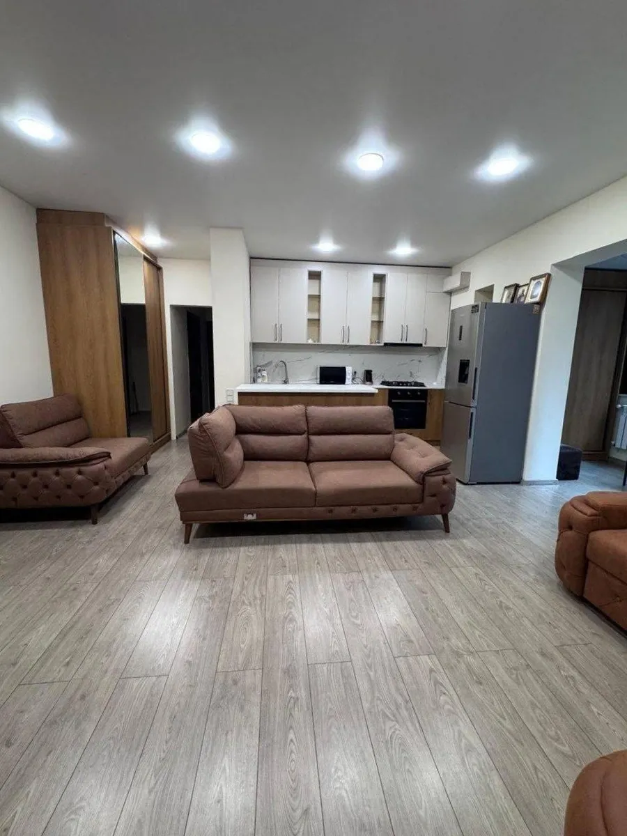 Квартира, 3-комн., 82 м²