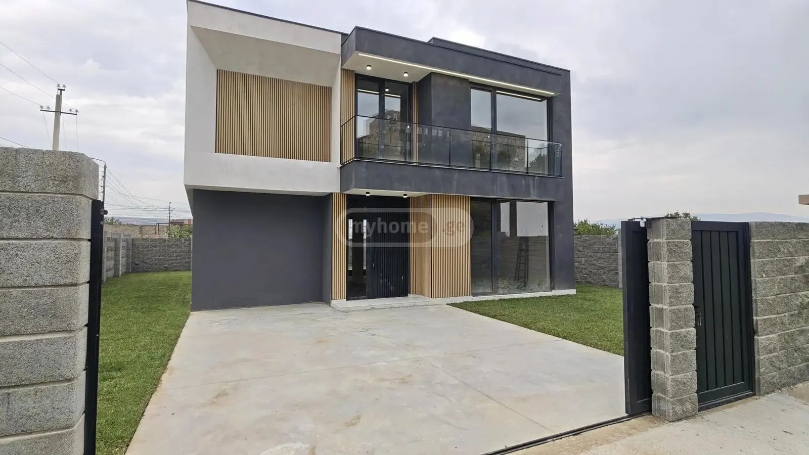 Дом, 5-комн., 230 м²