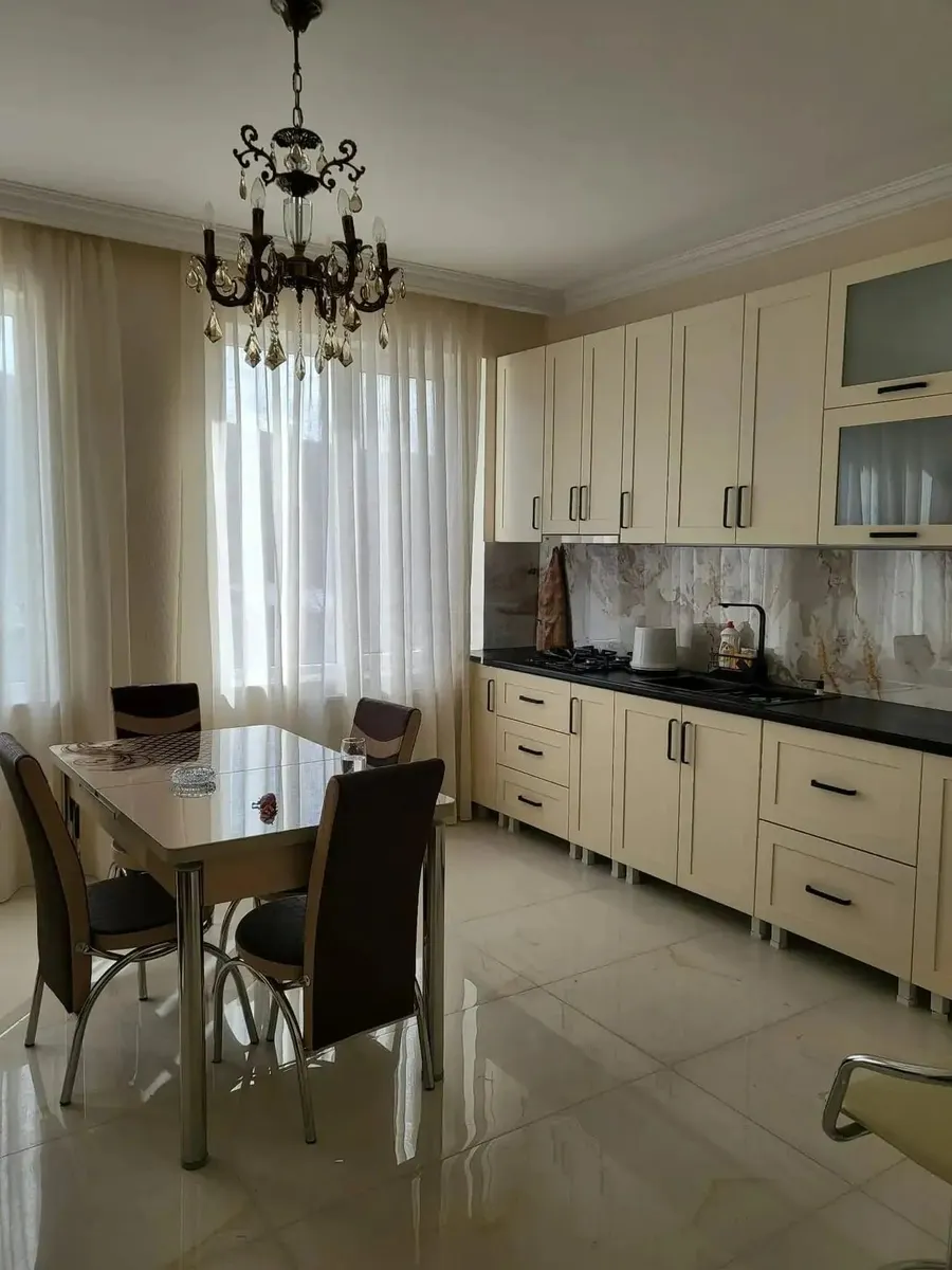 Дом, 4-комн., 1335 м²
