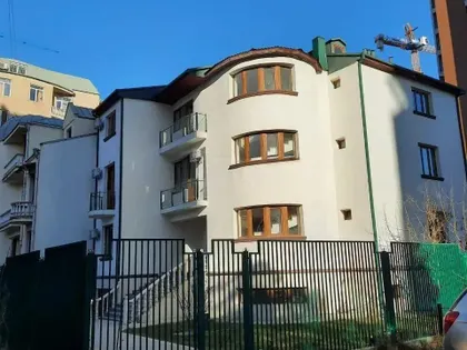 Дом, 10-комн., 700 м²