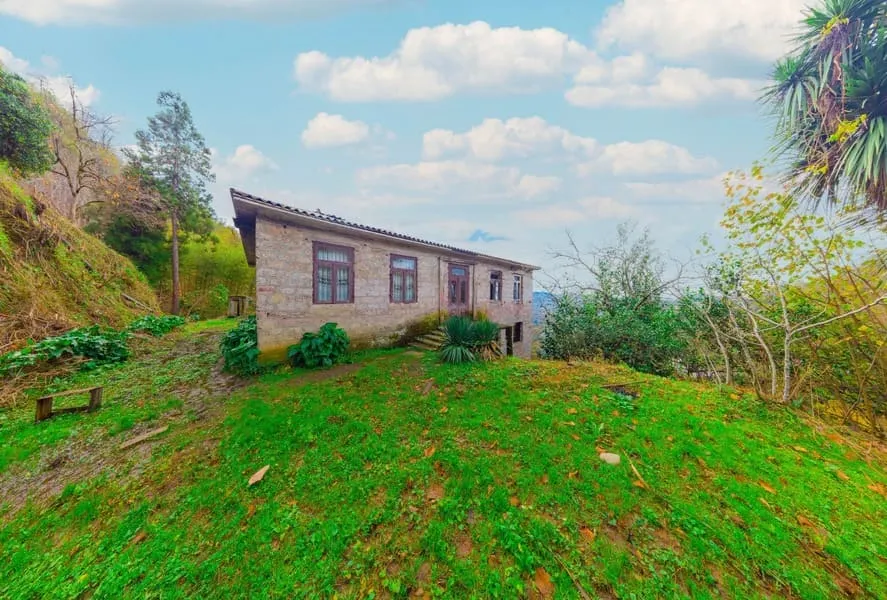 Land, 2504 m²