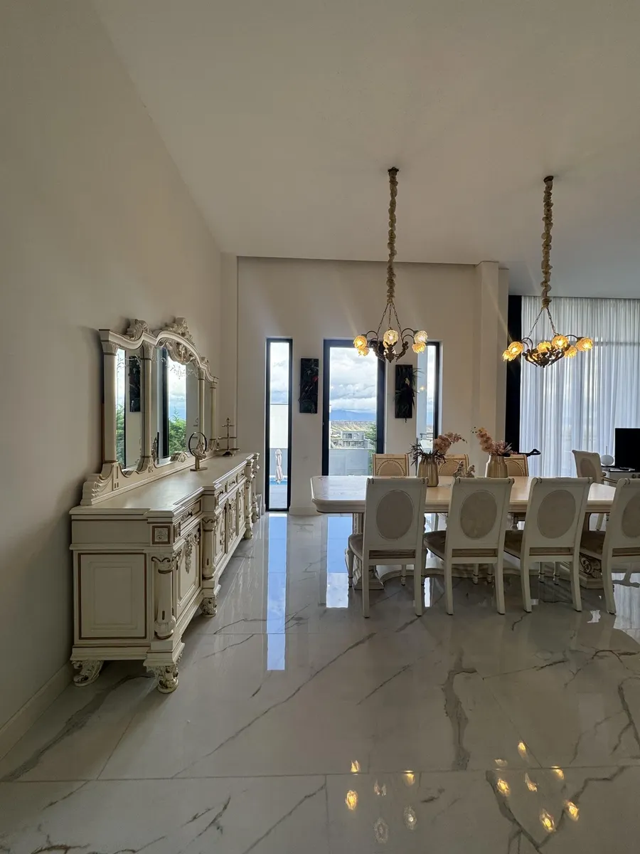 Дом, 5-комн., 600 м²