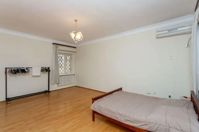 Дом, 5-комн., 270 м²