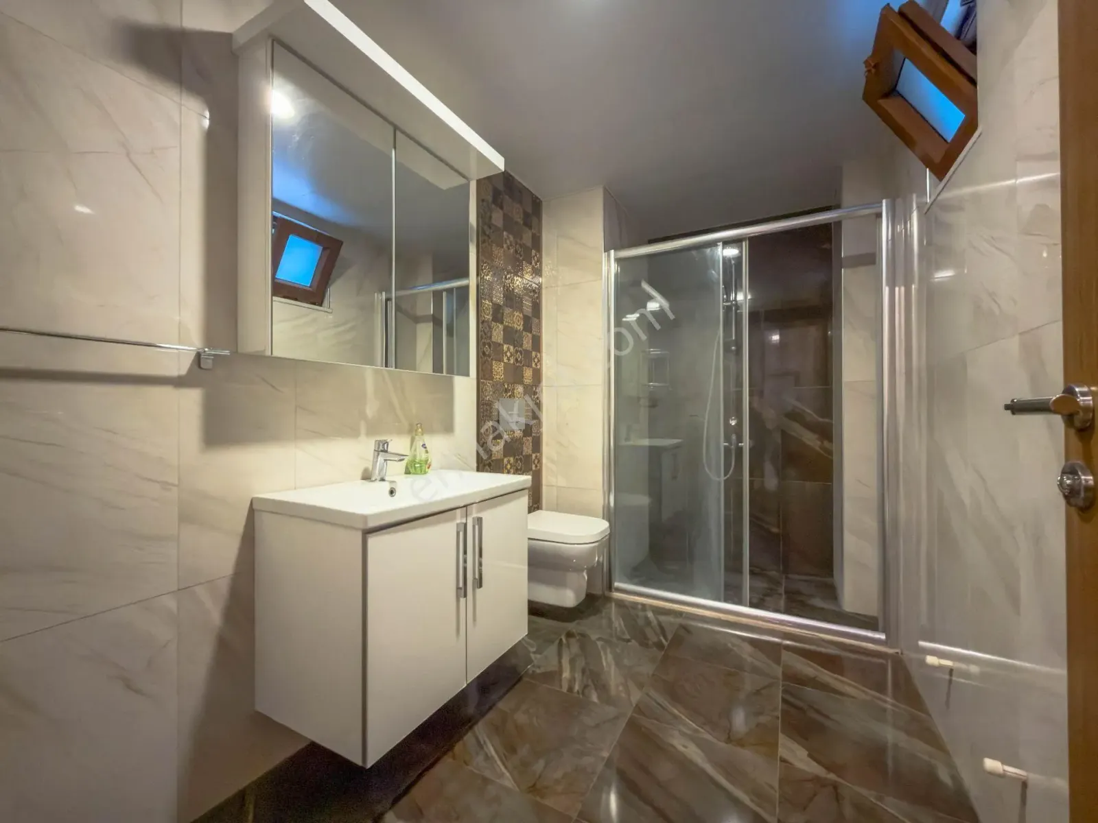 Apartment, 5-room, 182 m²