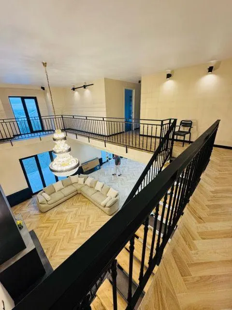 Дом, 5-комн., 700 м²