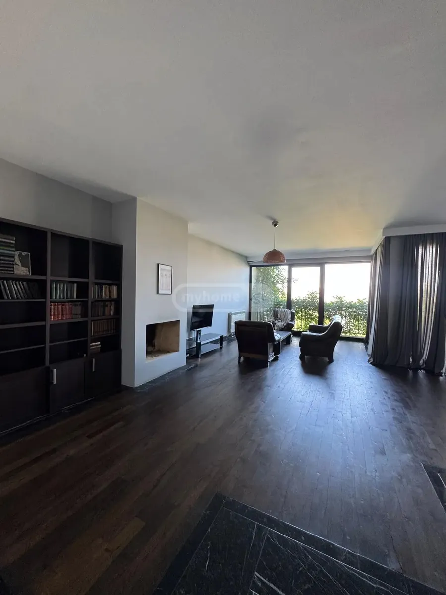House, 5-room, 588 m²