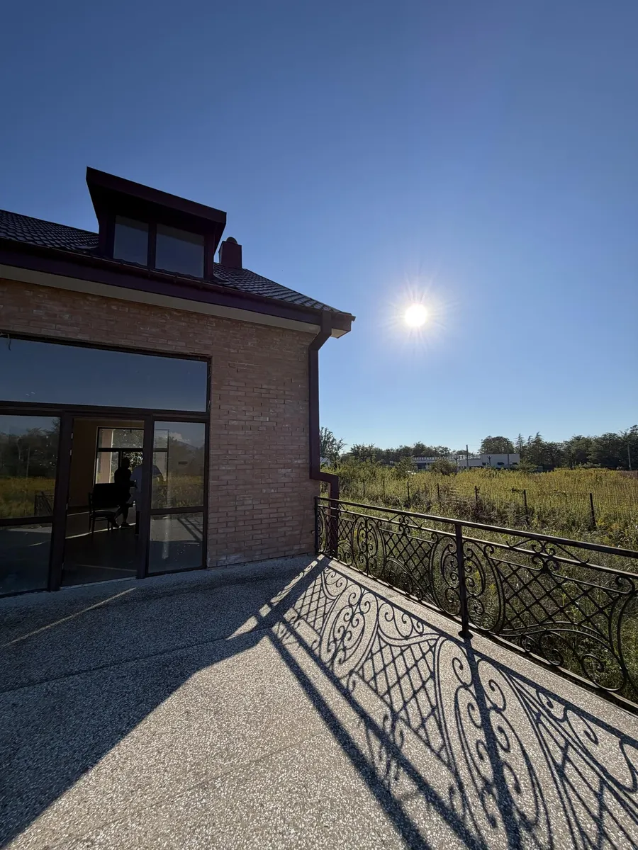 House, 6-room, 372 m²