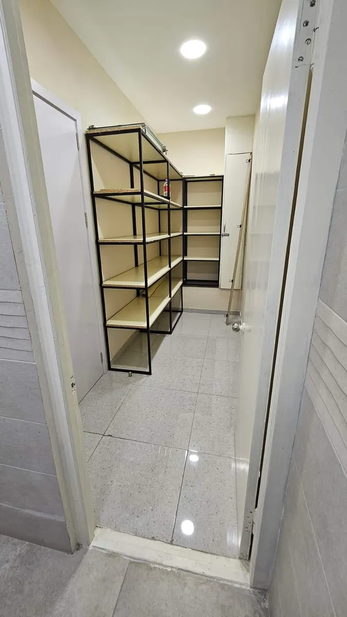 Commercial, 106 m²