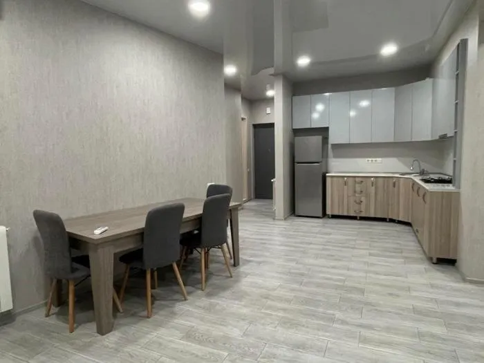 Квартира, 3-комн., 108 м²