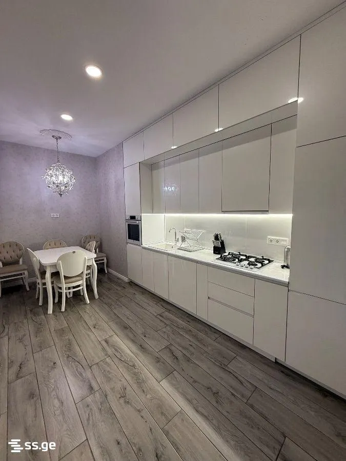 Apartment, 5-room, 133 m²