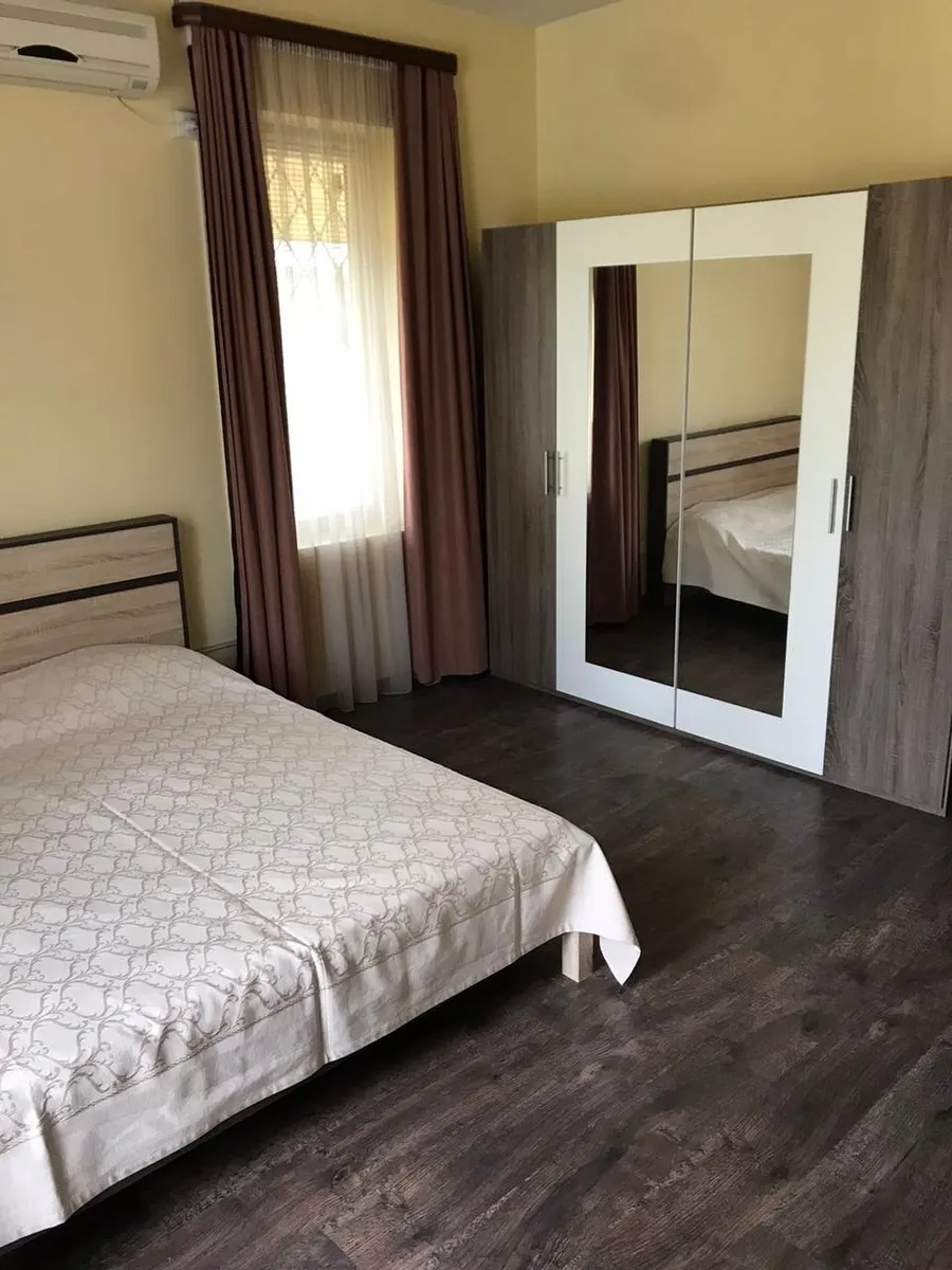 Дом, 5-комн., 700 м²