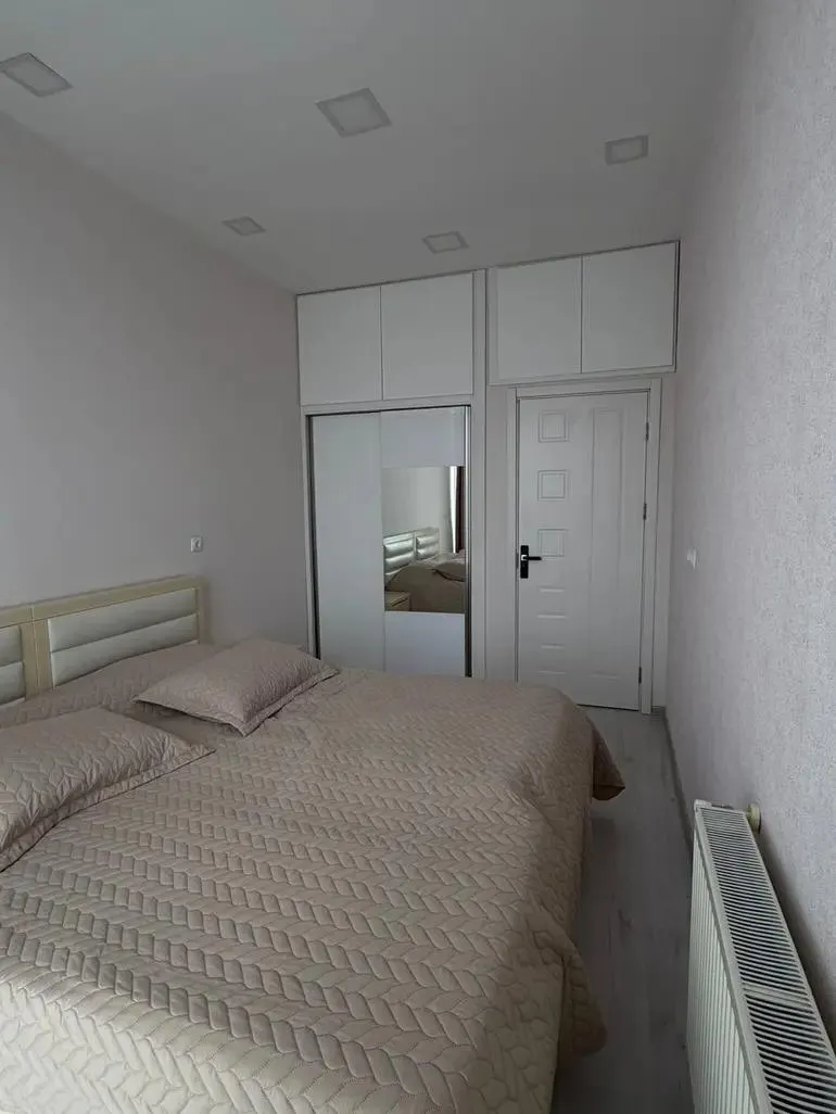 Apartment, 3-room, 90 m², Marshal Gelovani Ave, 52