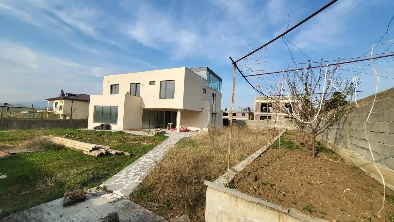 სახლი, 8-ოთახიანი, 250 მ²