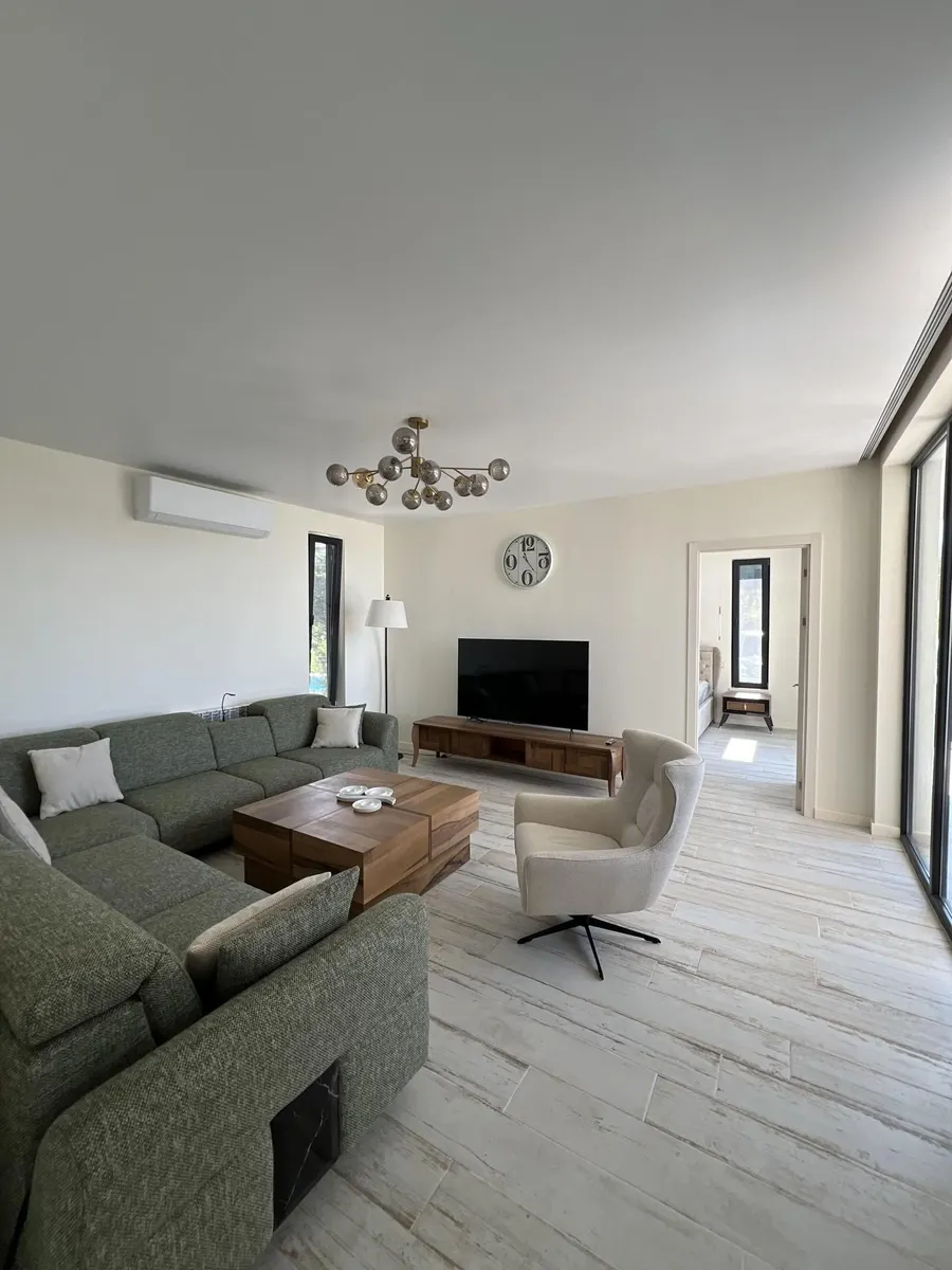 House, 6-room, 417 m²