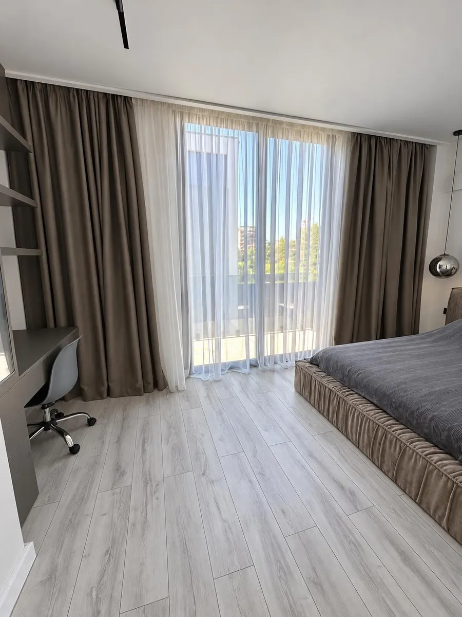 House, 4-room, 220 m²