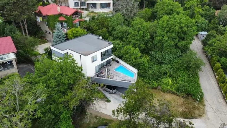 Дом, 6-комн., 355 м²