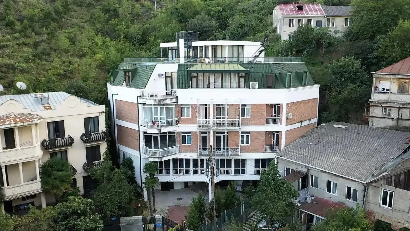 Дом, 10-комн., 1746 м²