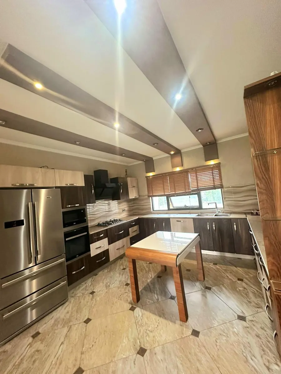 House, 6-room, 600 m²