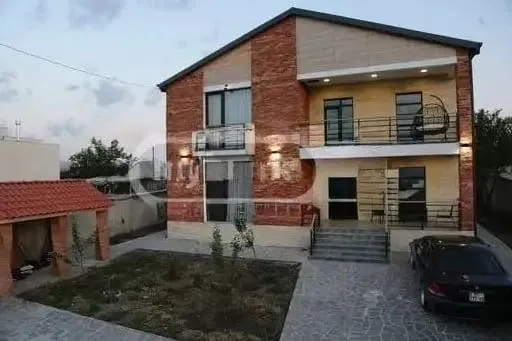Дом, 5-комн., 300 м²