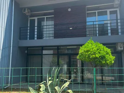 House, 4-room, 200 m²