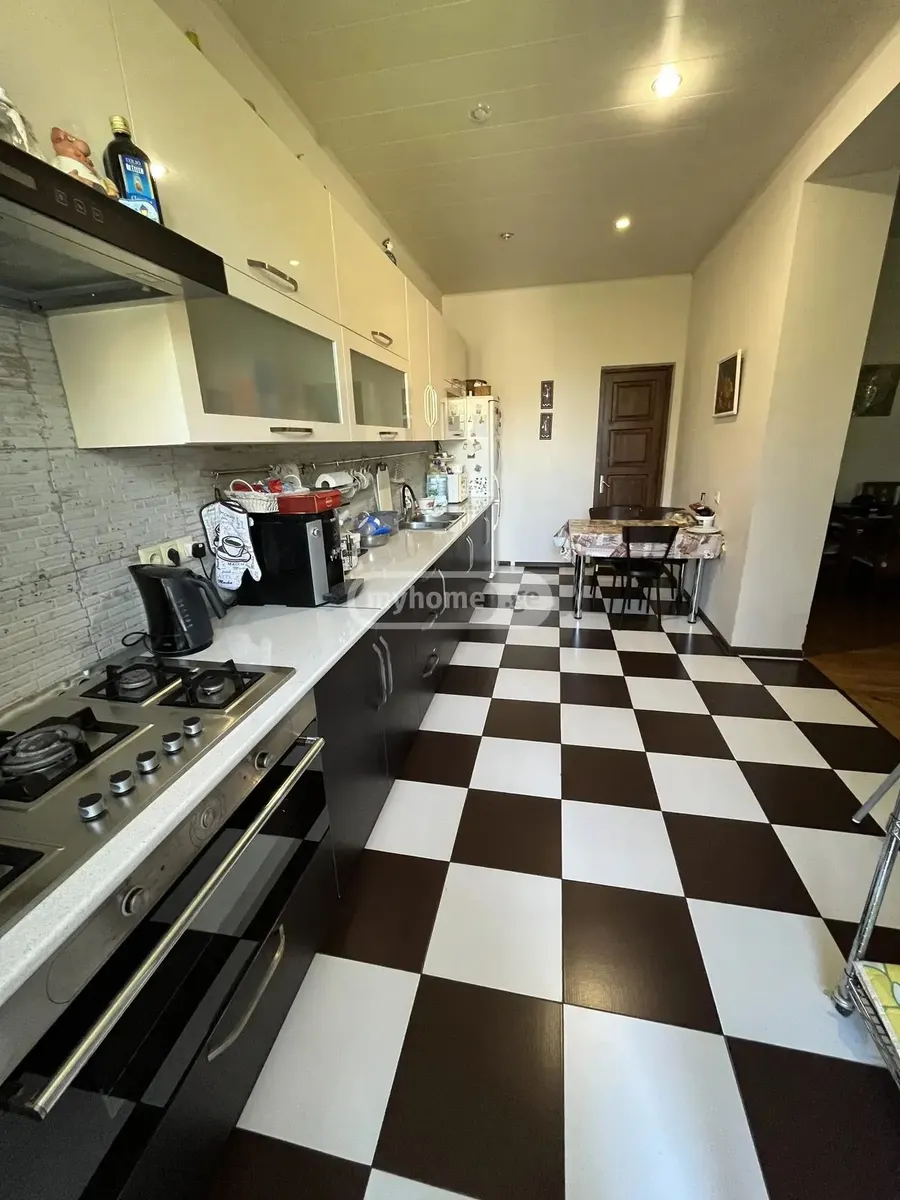 House, 6-room, 262 m²