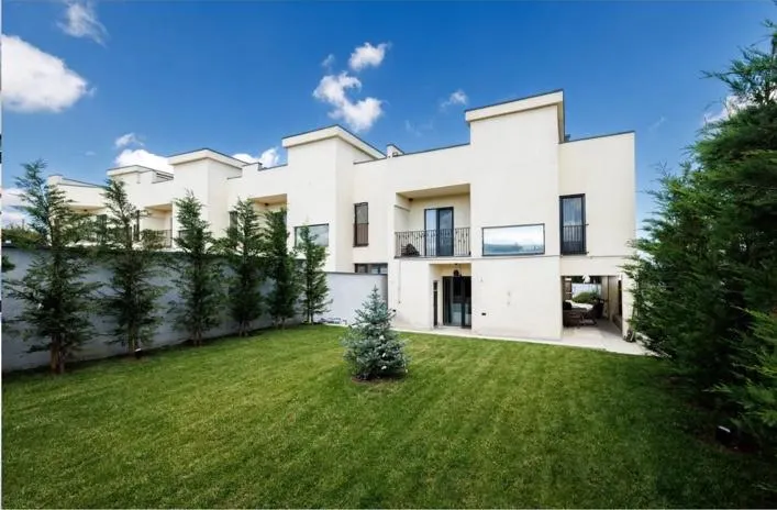 Дом, 5-комн., 200 м²