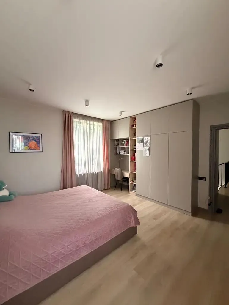 Дом, 6-комн., 355 м²