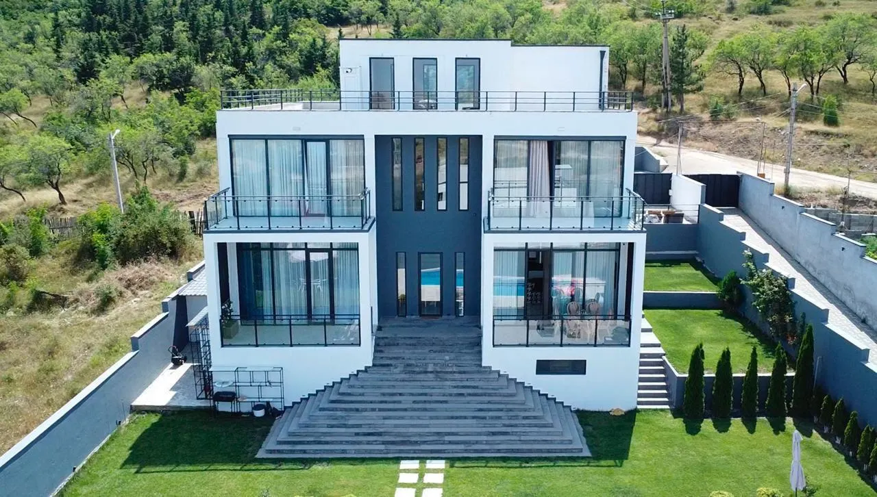Дом, 5-комн., 600 м²
