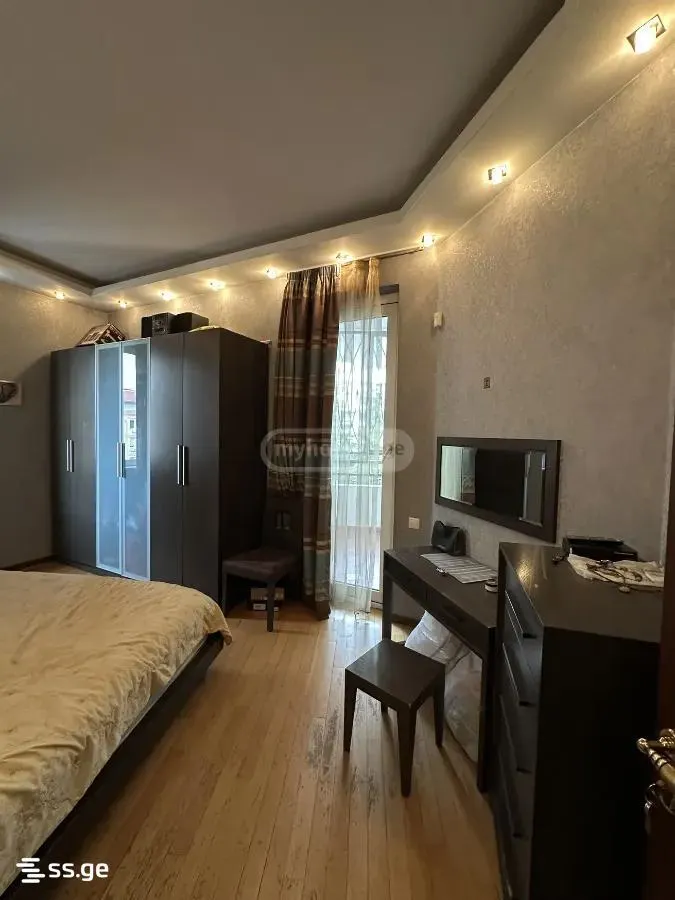 Apartment, 5-room, 300 m²