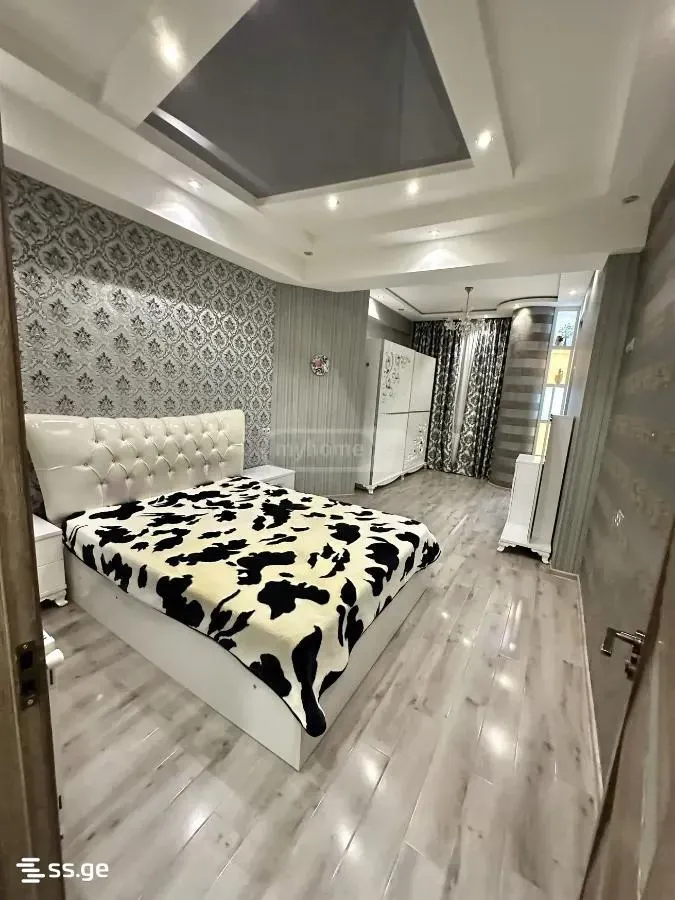 Apartment, 5-room, 180 m²