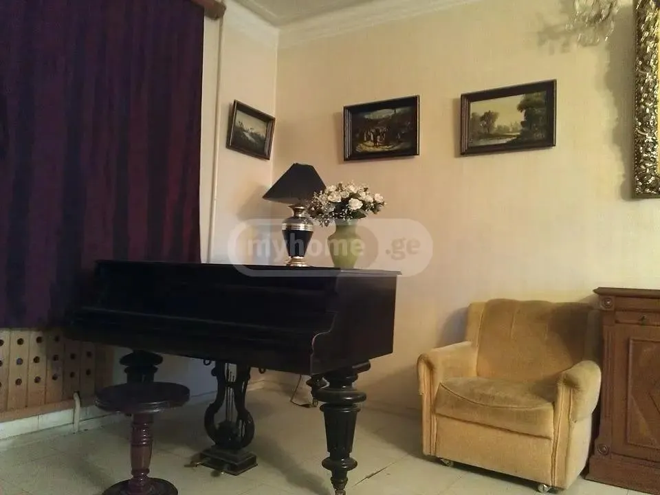 Дом, 5-комн., 900 м²
