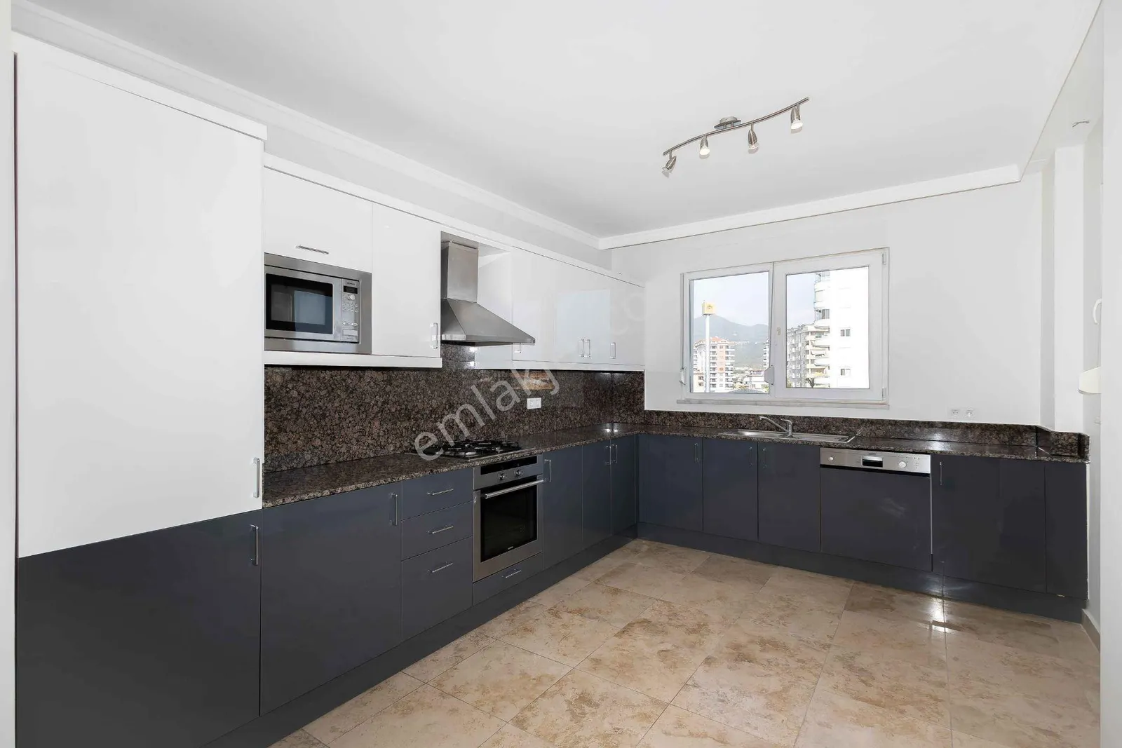Apartment, 3-room, 110 m²