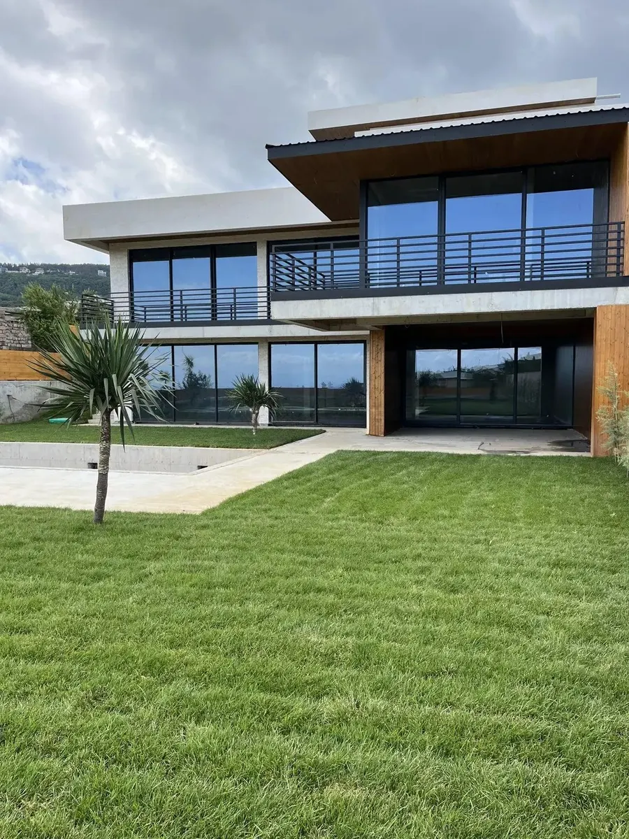 Дом, 10-комн., 700 м²
