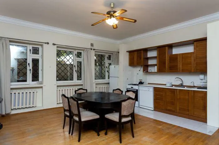 Дом, 5-комн., 270 м²