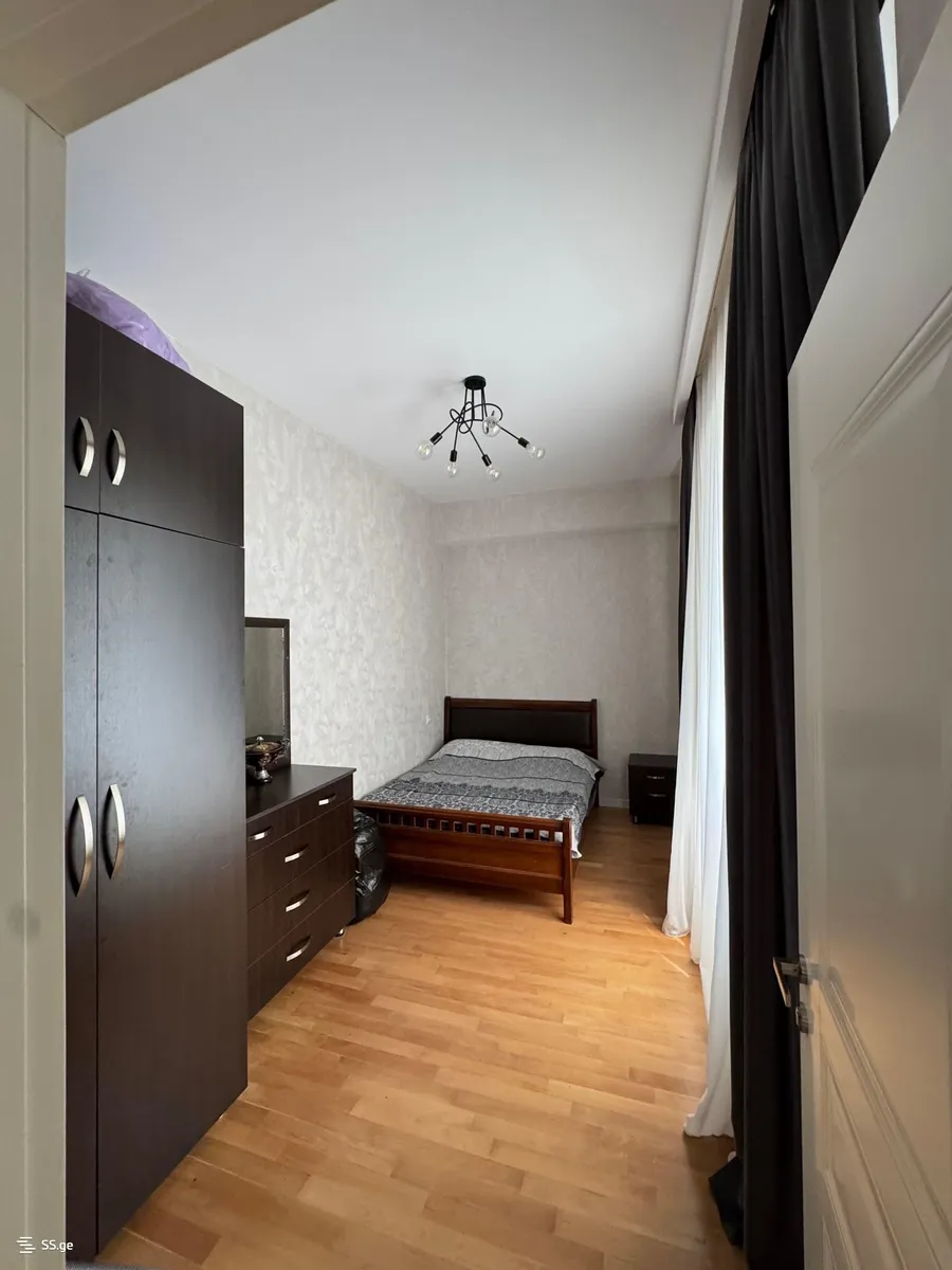 Квартира, 3-комн., 100 м²